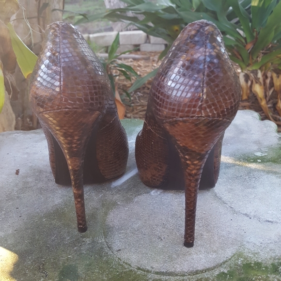 Stuart Weitzman snake print peeptoe heel. - Picture 7 of 8